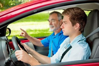 Los jóvenes no quieren coches eléctricos