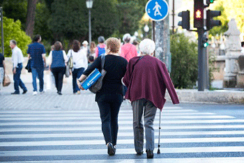 Tráfico presenta un manual de actividades para la seguridad vial de los mayores