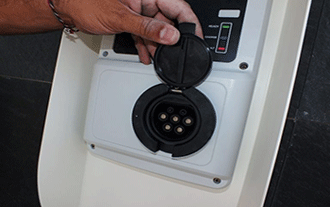 Denuncian que un centenar de ayuntamientos ponen trabas a las recargas públicas para eléctricos