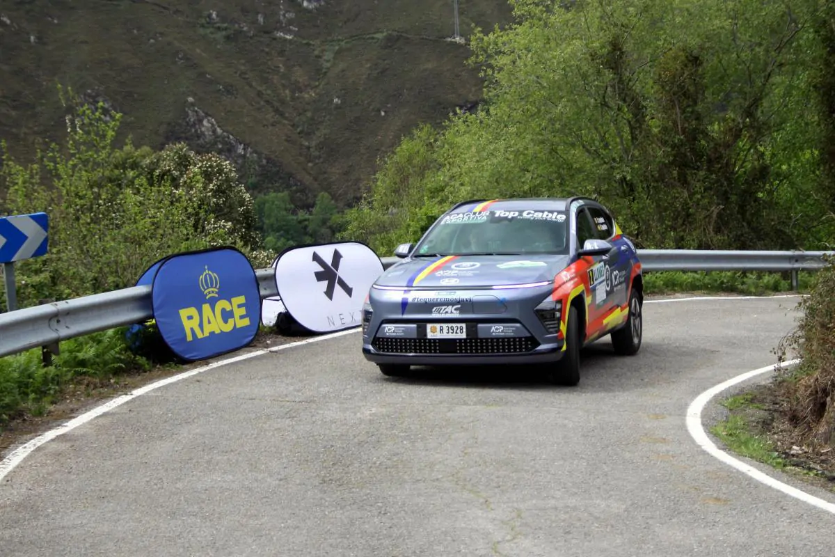 Laquidain-Laquidain, Santos-Osma y Oter y González-Almuiña ganan en Llanes
