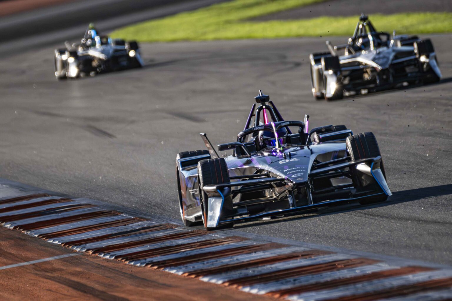 La Fórmula E continúa su pretemporada en Cheste con una simulación de carrera