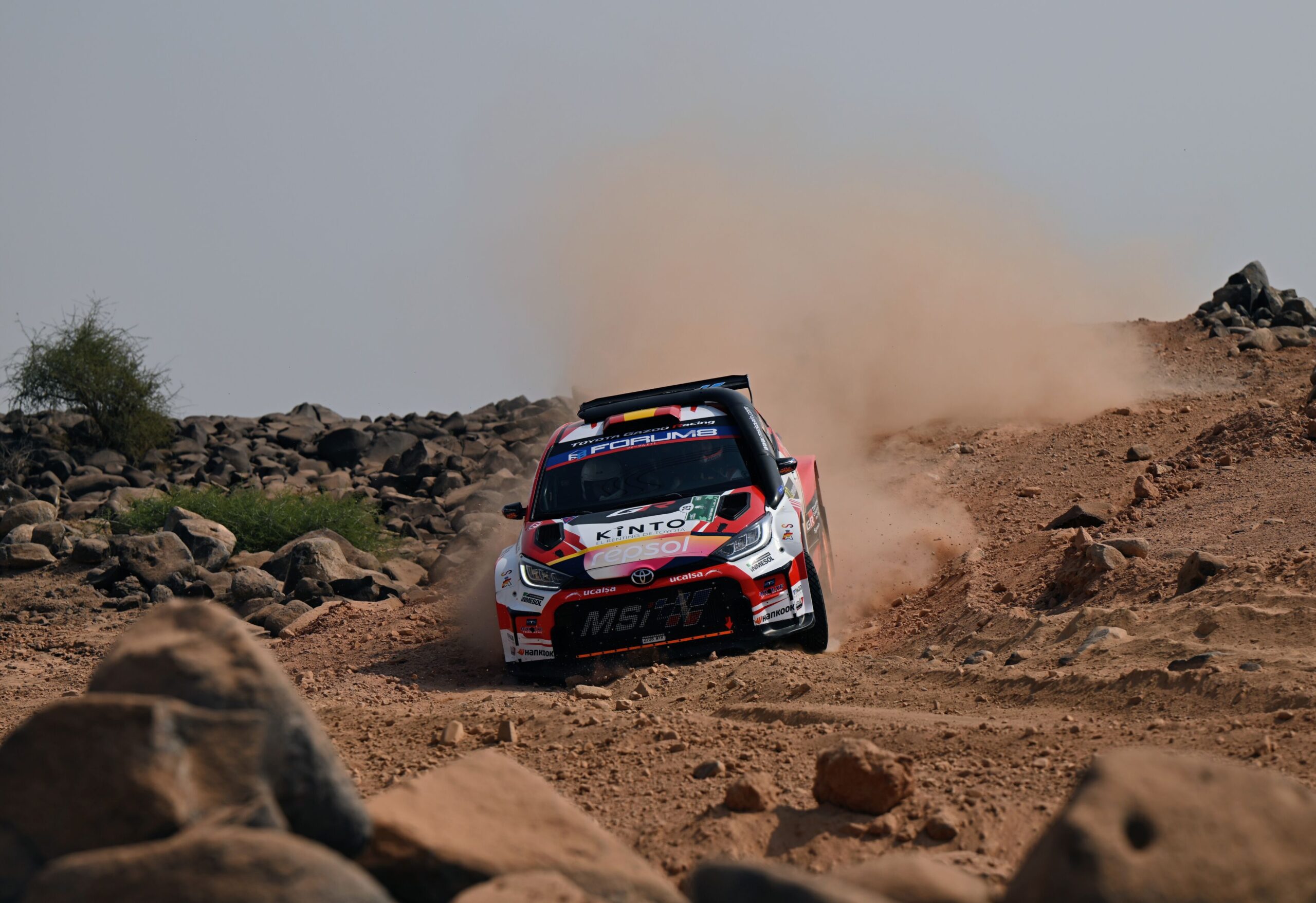 Aterrizaje con fractura de vértebras obliga al abandono de Cachón y Rozada en Arabia Saudí