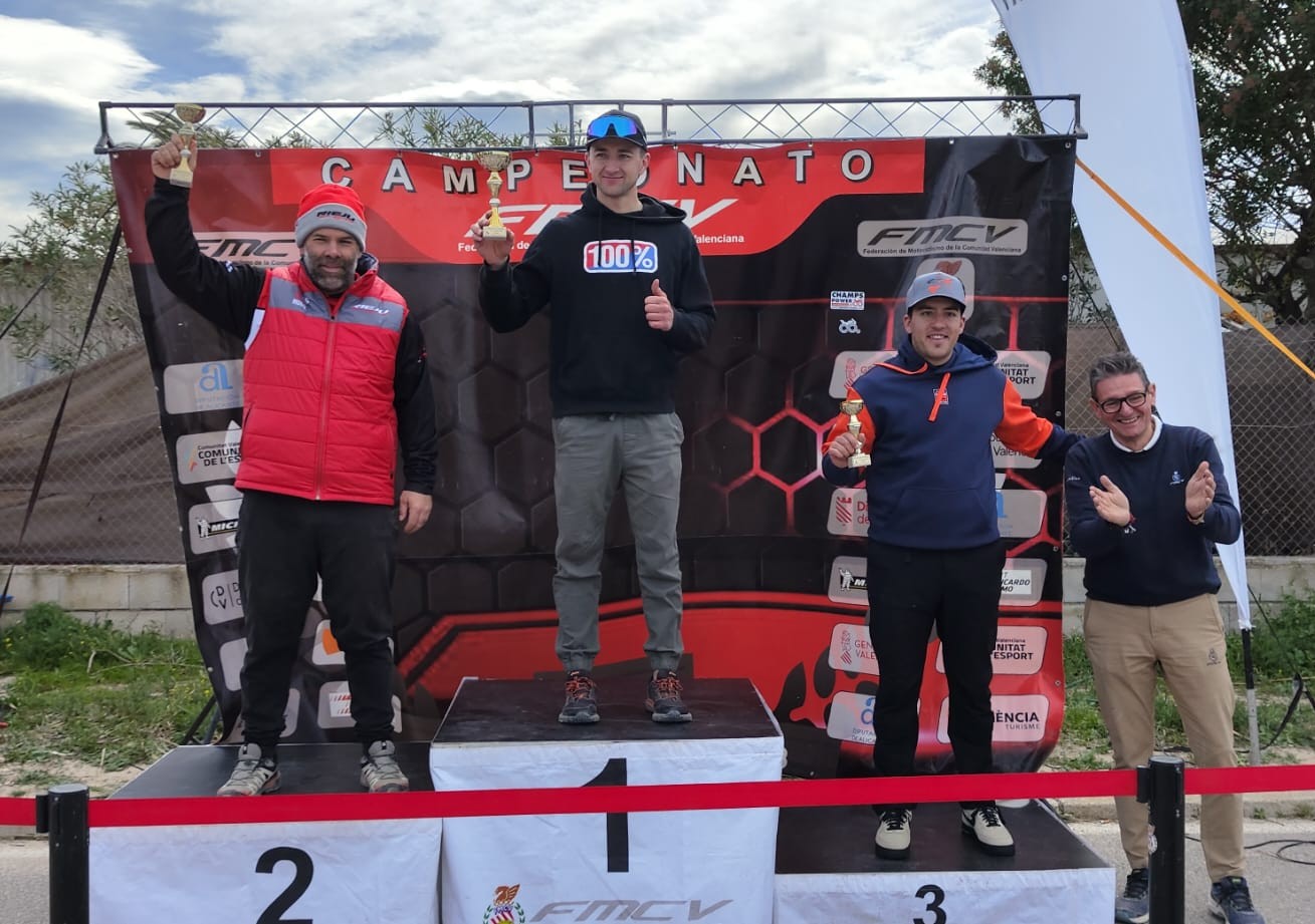 Fuertes rachas de viento no truncan el TT-E de Alicante, que finalmente se celebró
