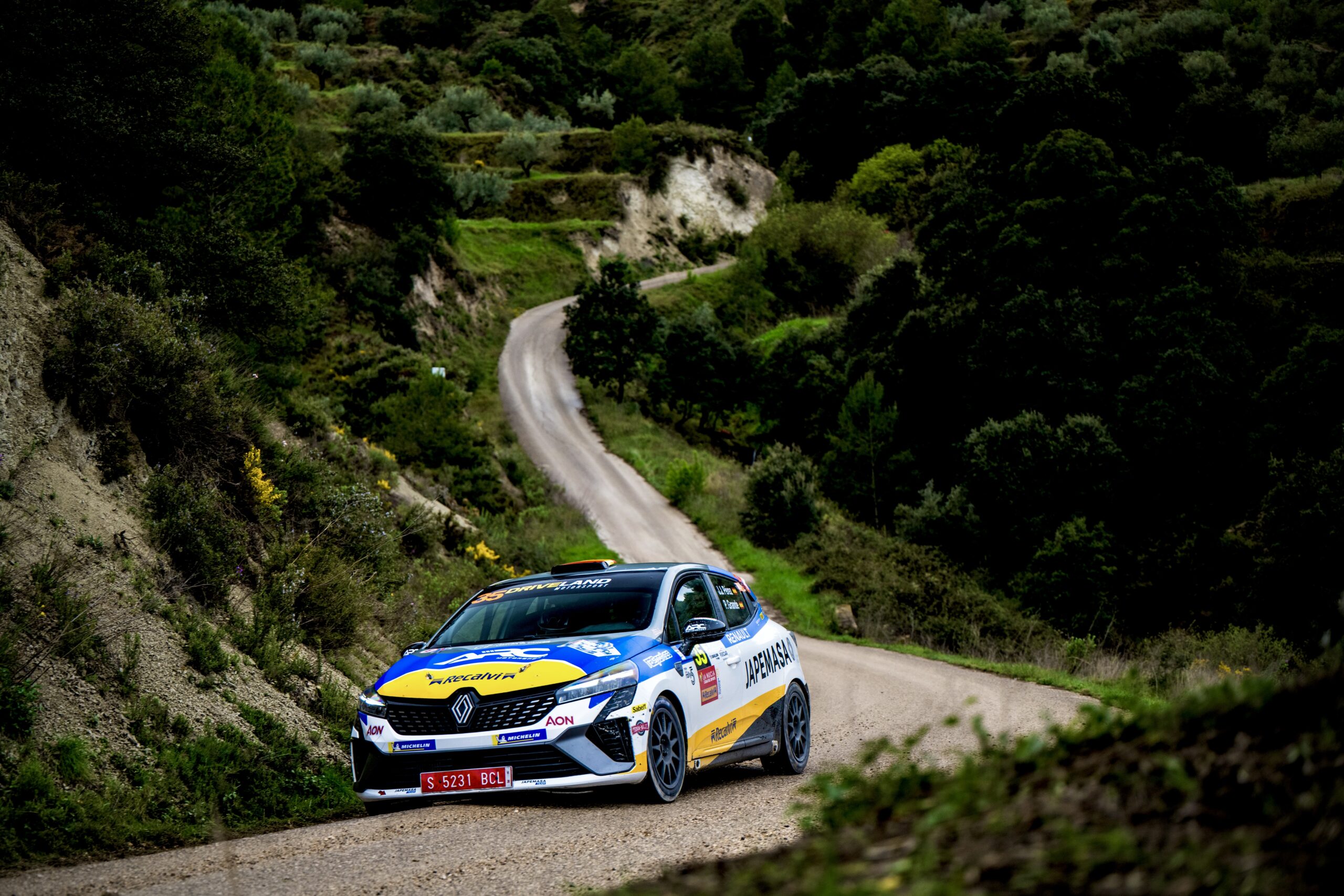 El alicantino J.J. Pérez (Japemasa Rally Team) presenta su candidatura a la Copa Clio en Llanes