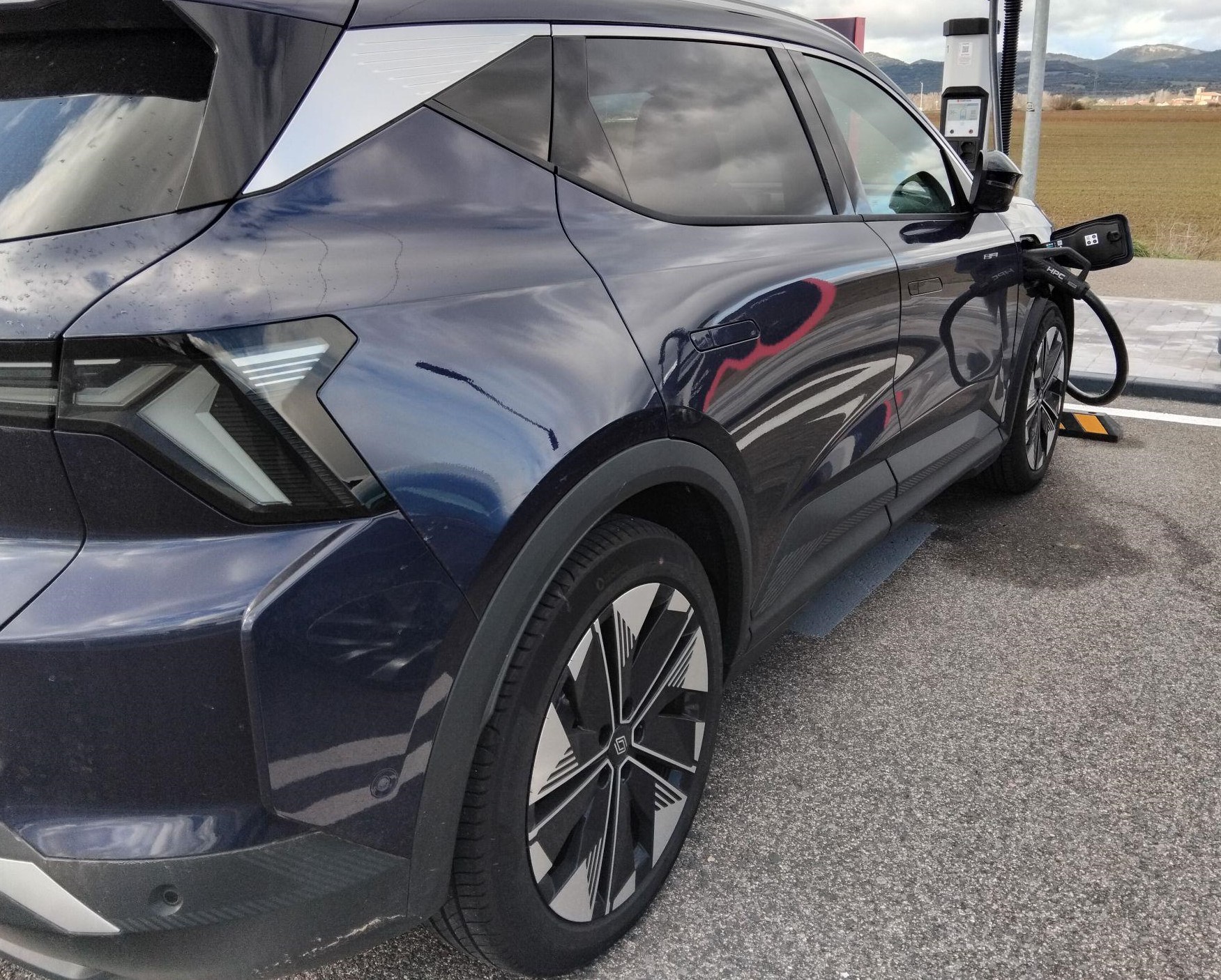 Las infraestructuras de recarga pública rozan los 53.000 puntos operativos en España