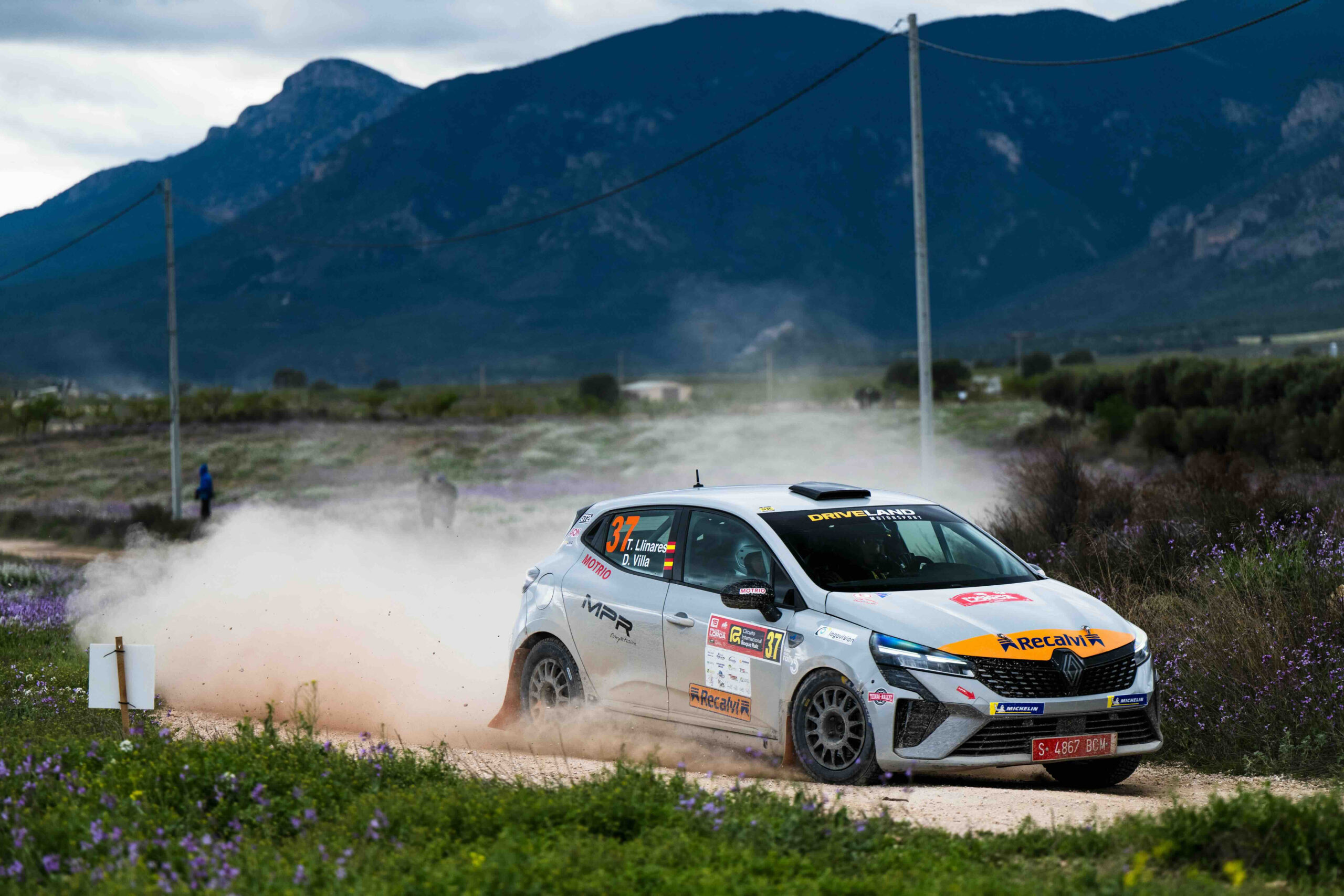 Estreno triunfal del alicantino Tomás Llinares en la Clio Trophy Spain Tierra