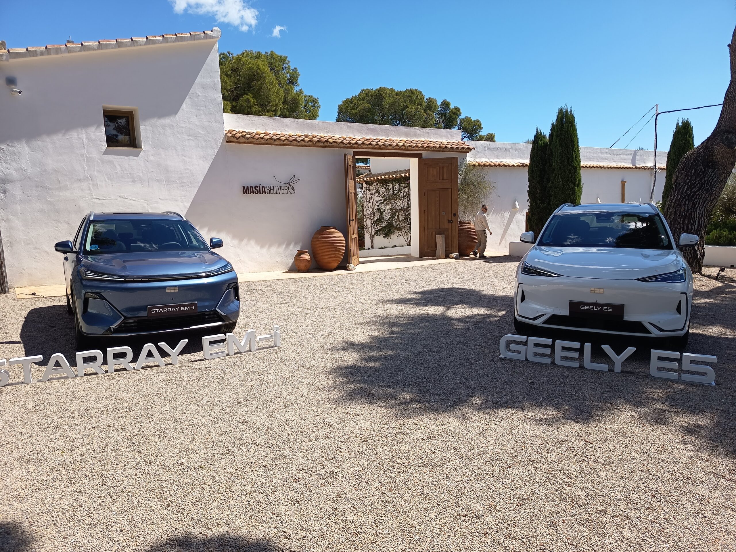 Geely presenta sus dos primeros productos en España: Geely E5 y Geely Starray EM-i