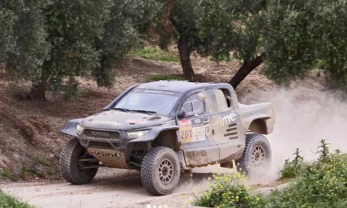 Carnicer-Peinado (Toyota Hilux) lideran la 1ª etapa del Rally TT Jaén Mar de Olivos