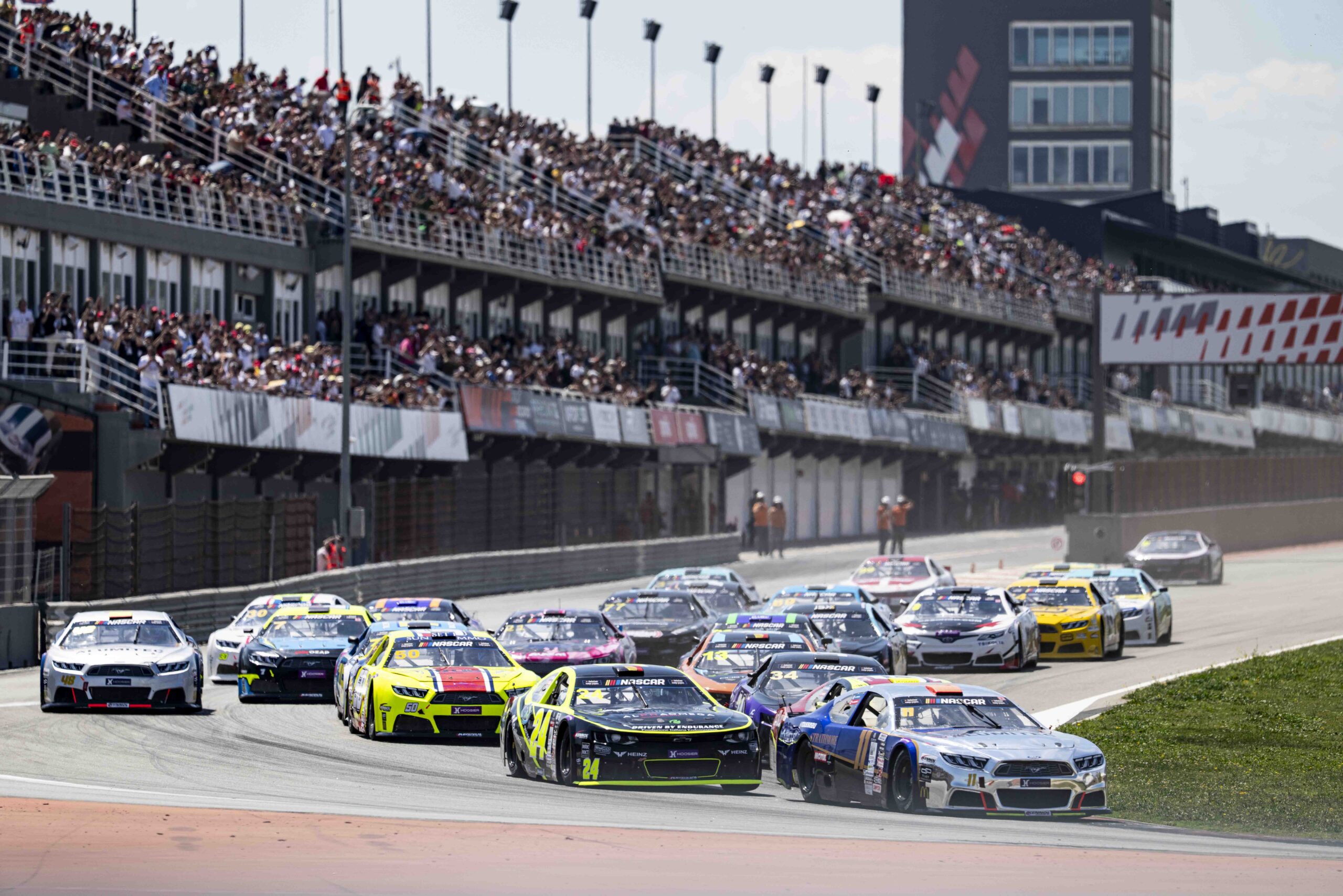 Gianmarco Ercoli domina el arranque del Valencia Nascar Fest en Cheste