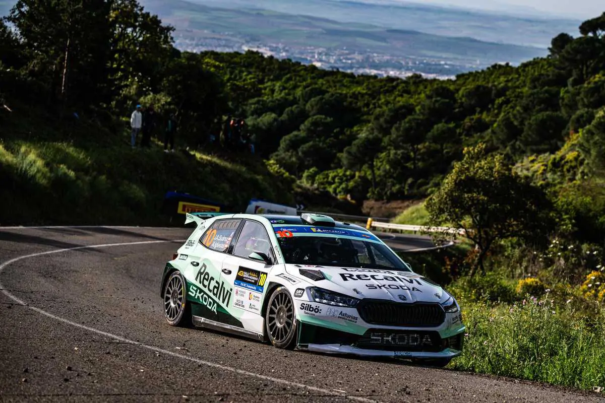 Suárez e Iglesias (Skoda) dominan el inicio del 43º Rally Sierra Morena