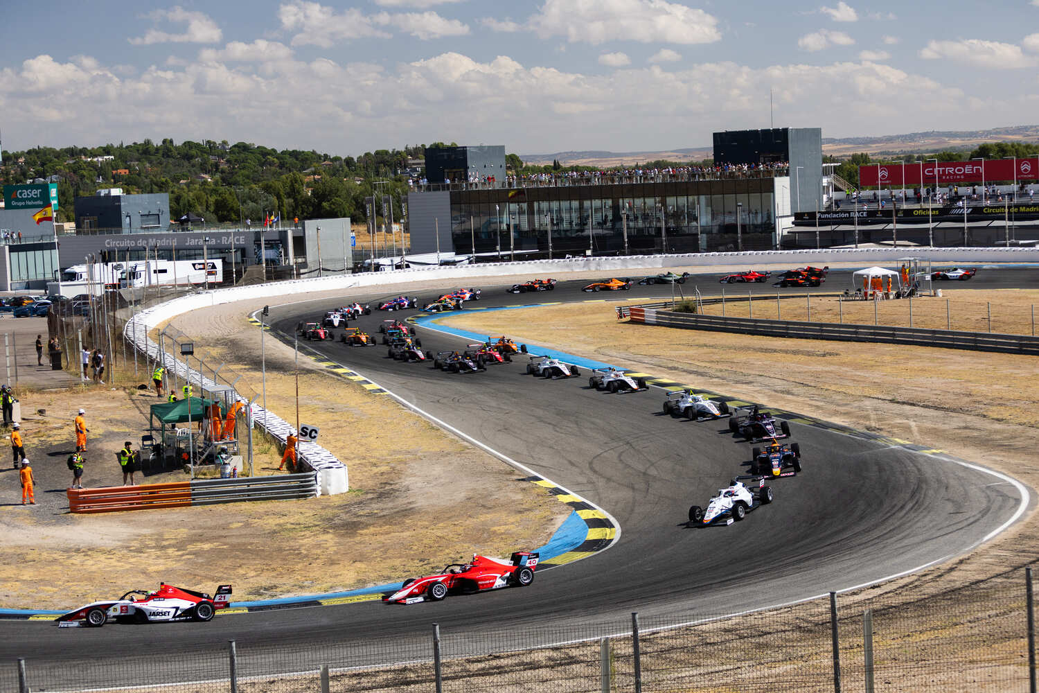 Kasper Schormans irrumpe en el liderato de la Fórmula 4 en el Circuito del Jarama