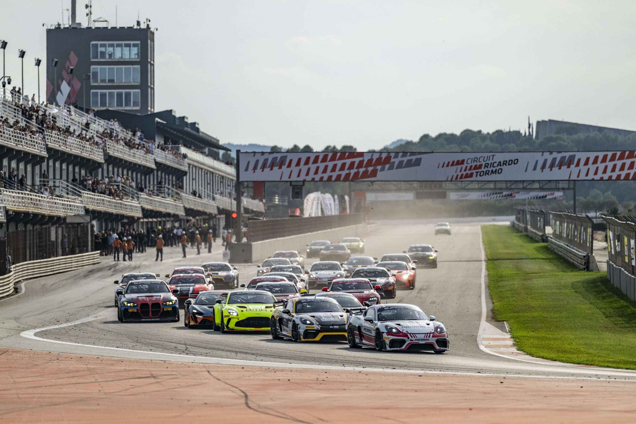 Primera jornada de los Supercars de Cheste, con victoria de Éric Gené y Jan Durán