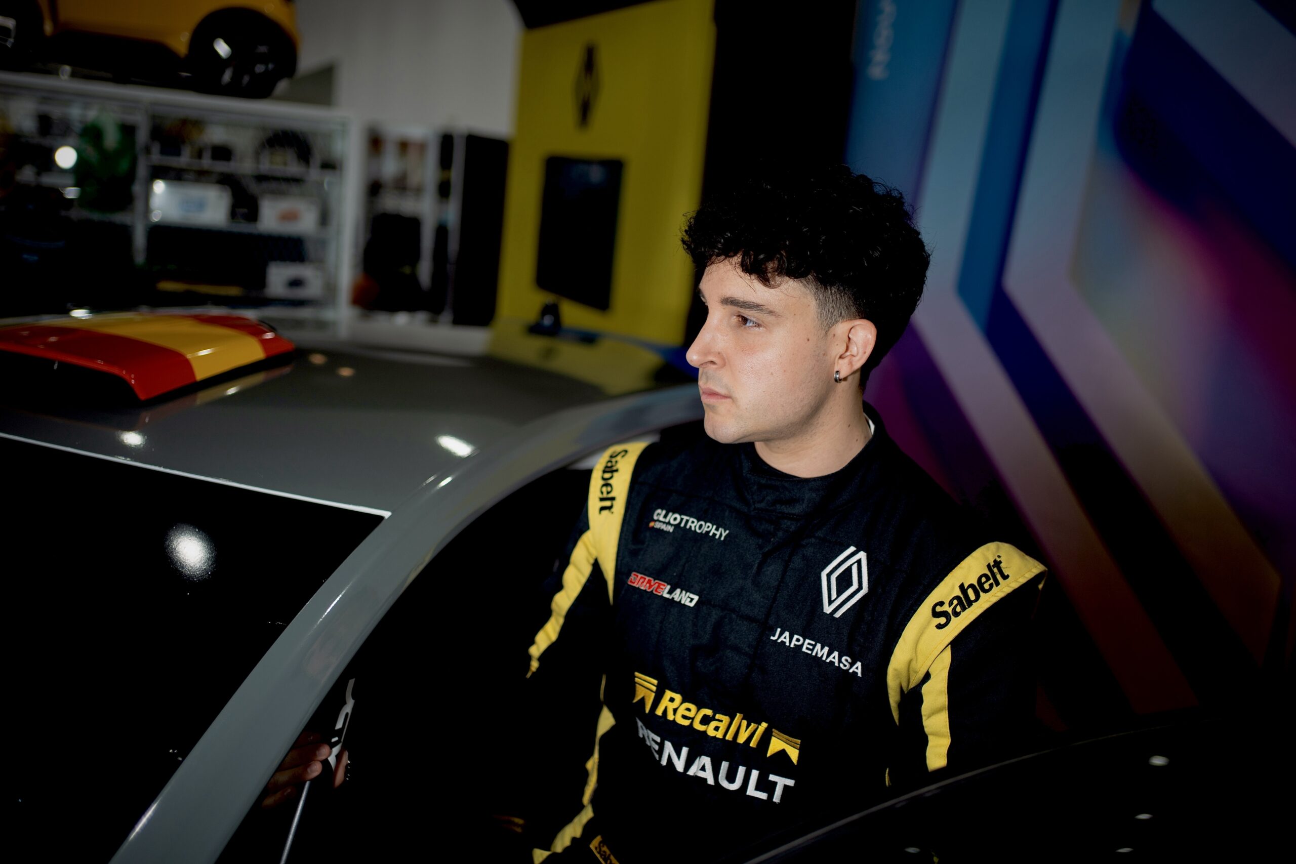 J.J. Pérez afronta como segundo clasificado la recta final del Clio Trophy Spain