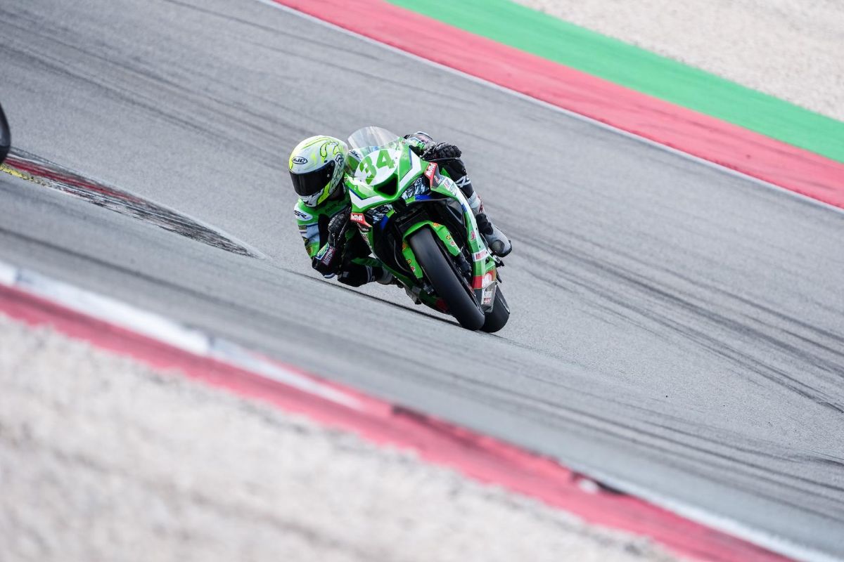 Xavi Artigas se convierte en Jerez en campeón del mundo de Sportbike