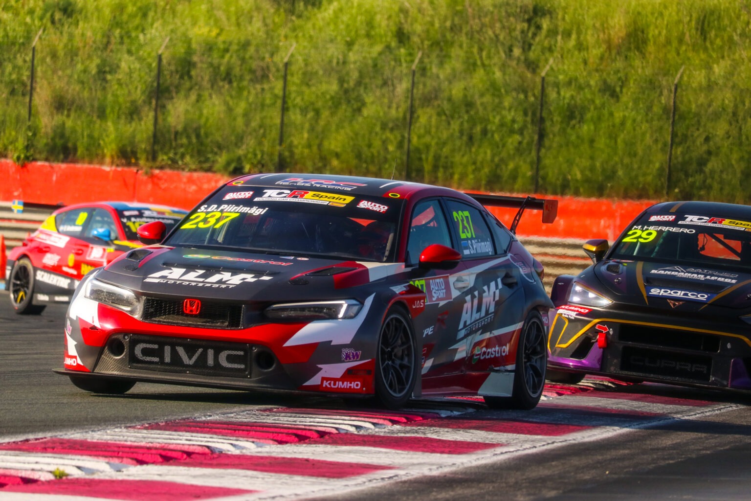 Piirimagi (Honda Civic FL 5 TCR) gana la 1ª Carrera del TCR Spain disputada en Los Arcos