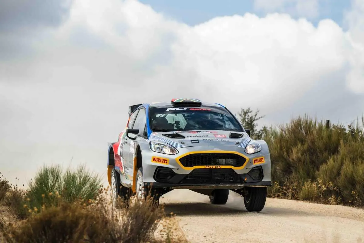 El sudafricano Max Smart (Ford) vuelve a ganar en Cáceres una prueba del CERT