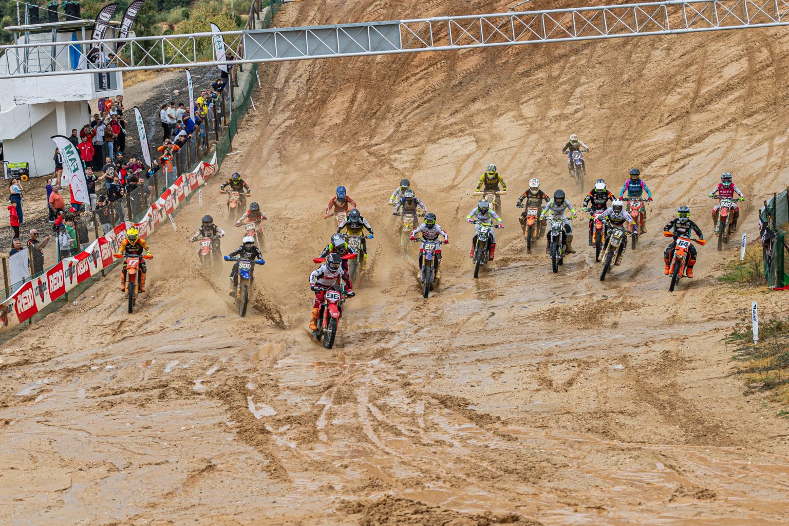 Adrià Monné se proclama campeón de España de Élite-MX2 en Morón de la Frontera