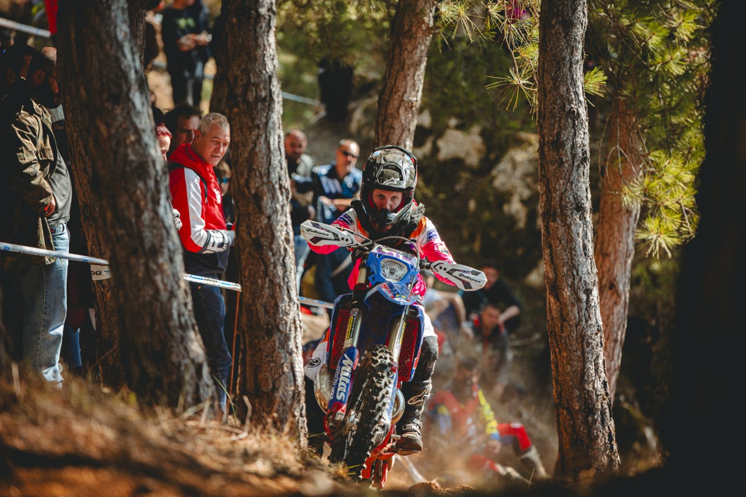 Sandra Gómez se convierte en la primera campeona del mundo de Hard Enduro